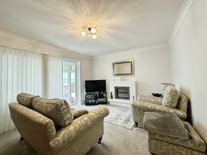 Lounge- click for photo gallery